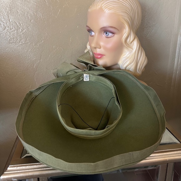 DELIGHTFUL 1940s\' SAGE GREEN FELT WIDE BRIM HAT WITH GROSGRAIN EDGING + BOW main image 11